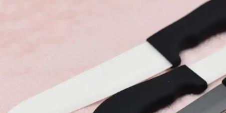 Are all zirconia ceramic knfe blades black ?